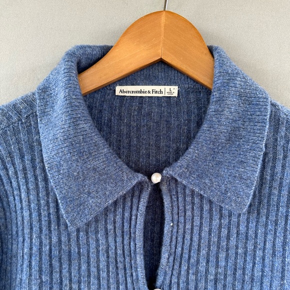 🎉5 for $45🎉 Abercrombie fitch cardigan sweater women size L blue - Picture 5 of 10